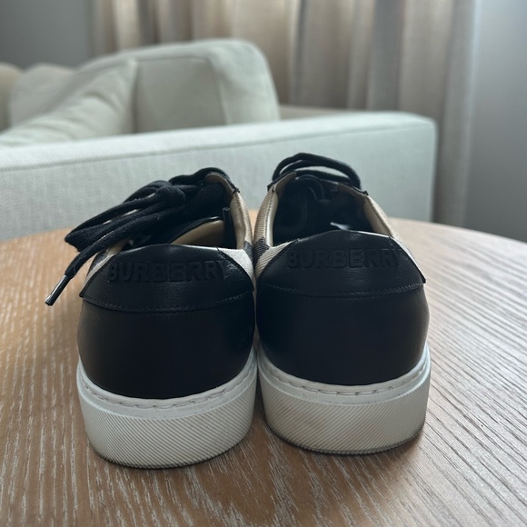 Burberry Sneakers - Picture 6 of 7